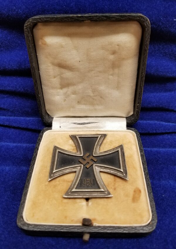 Iron Cross 1st Class Boxed Medal (32884) - Image 2