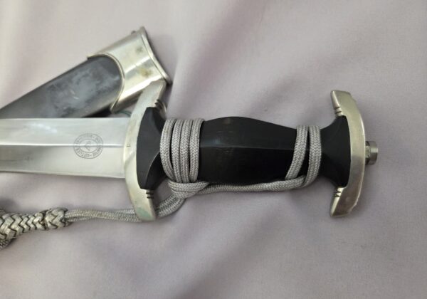 Early SS Dagger by Gottlieb Hammesfahr with Portepee (32880) - Image 5