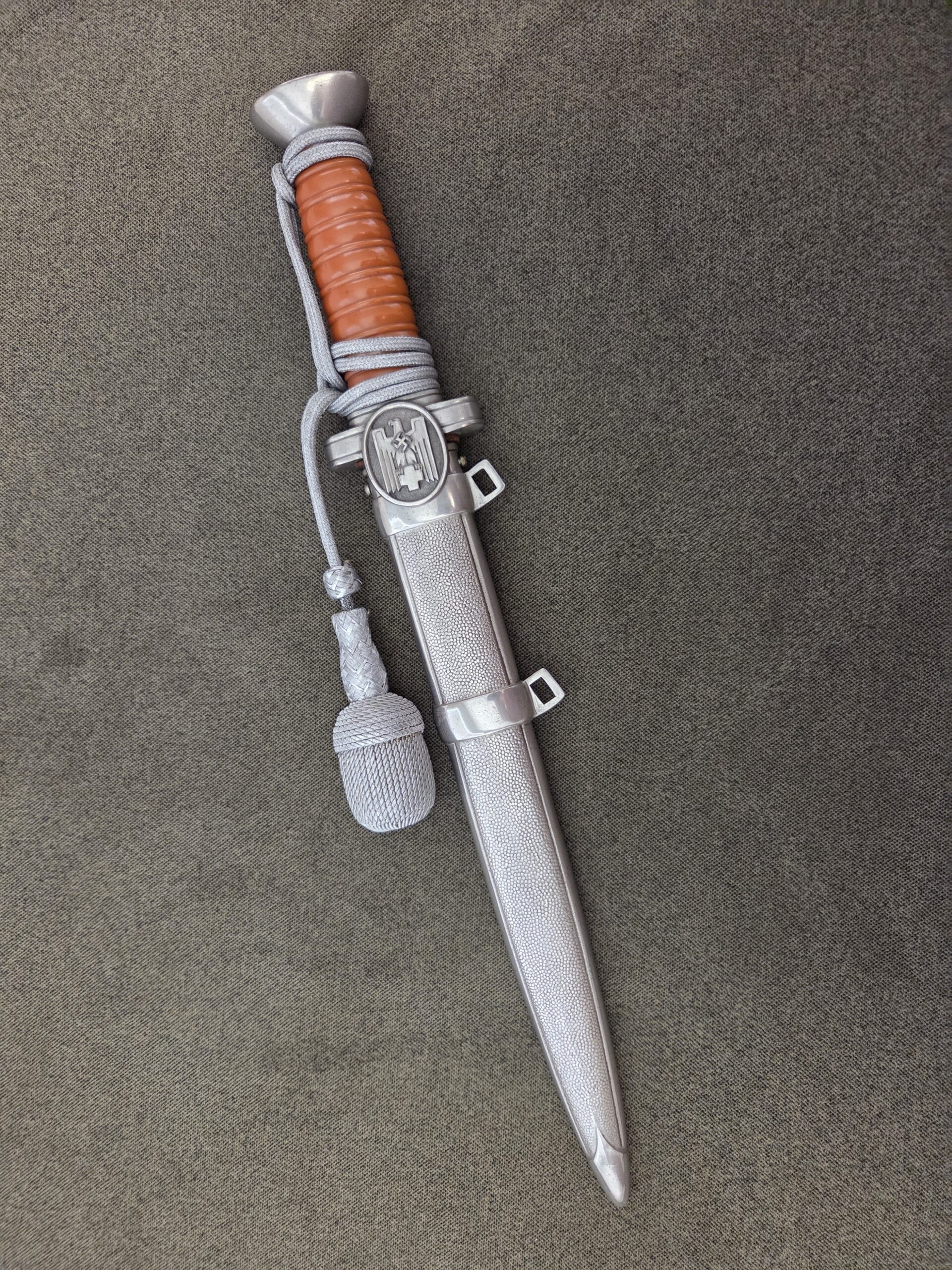 Red Cross Leader with Portepee (32883)