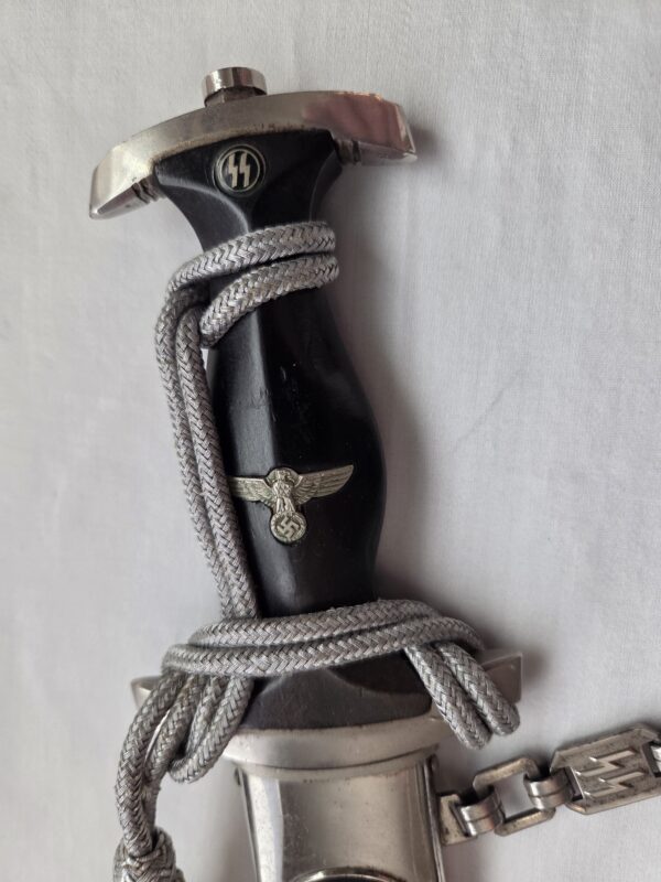 1936 Chained SS dagger with Portepee in Presentation Case (33035) - Image 10