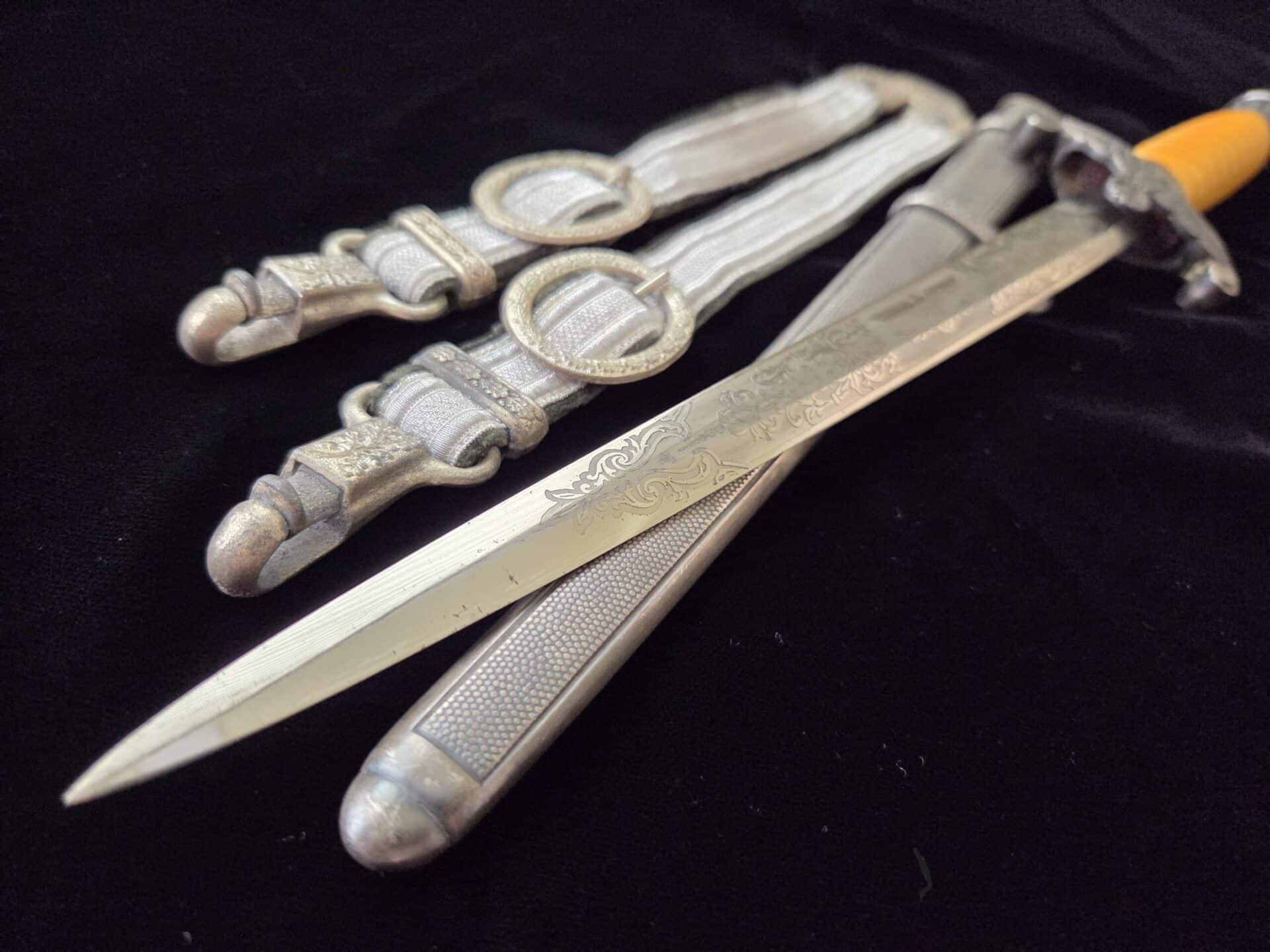 Army Officers Dagger with Voos Double Etched Blade and Deluxe Hangers (33054) - Image 16