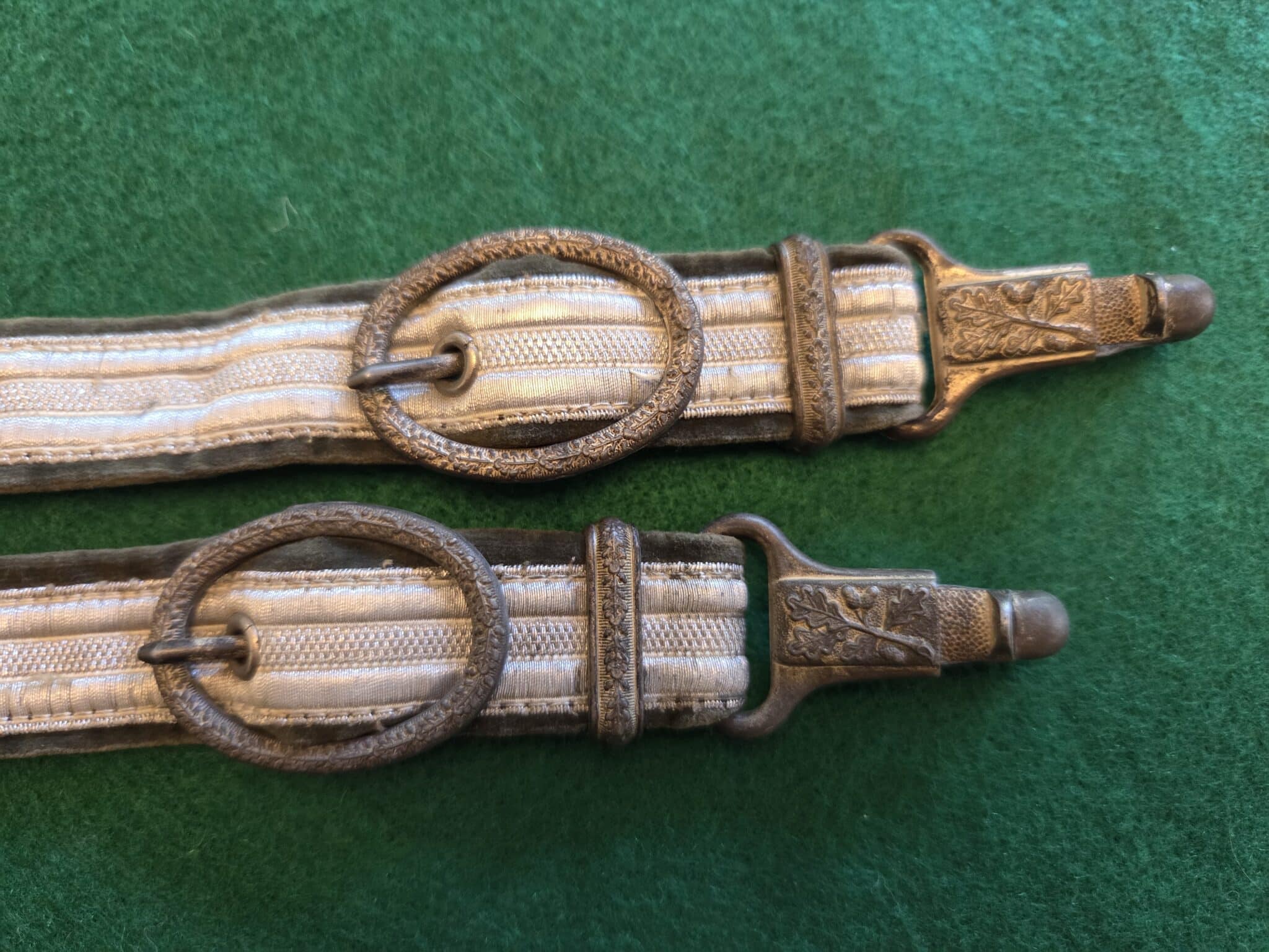 Deluxe Army Dagger Hangers (31850) - Image 4