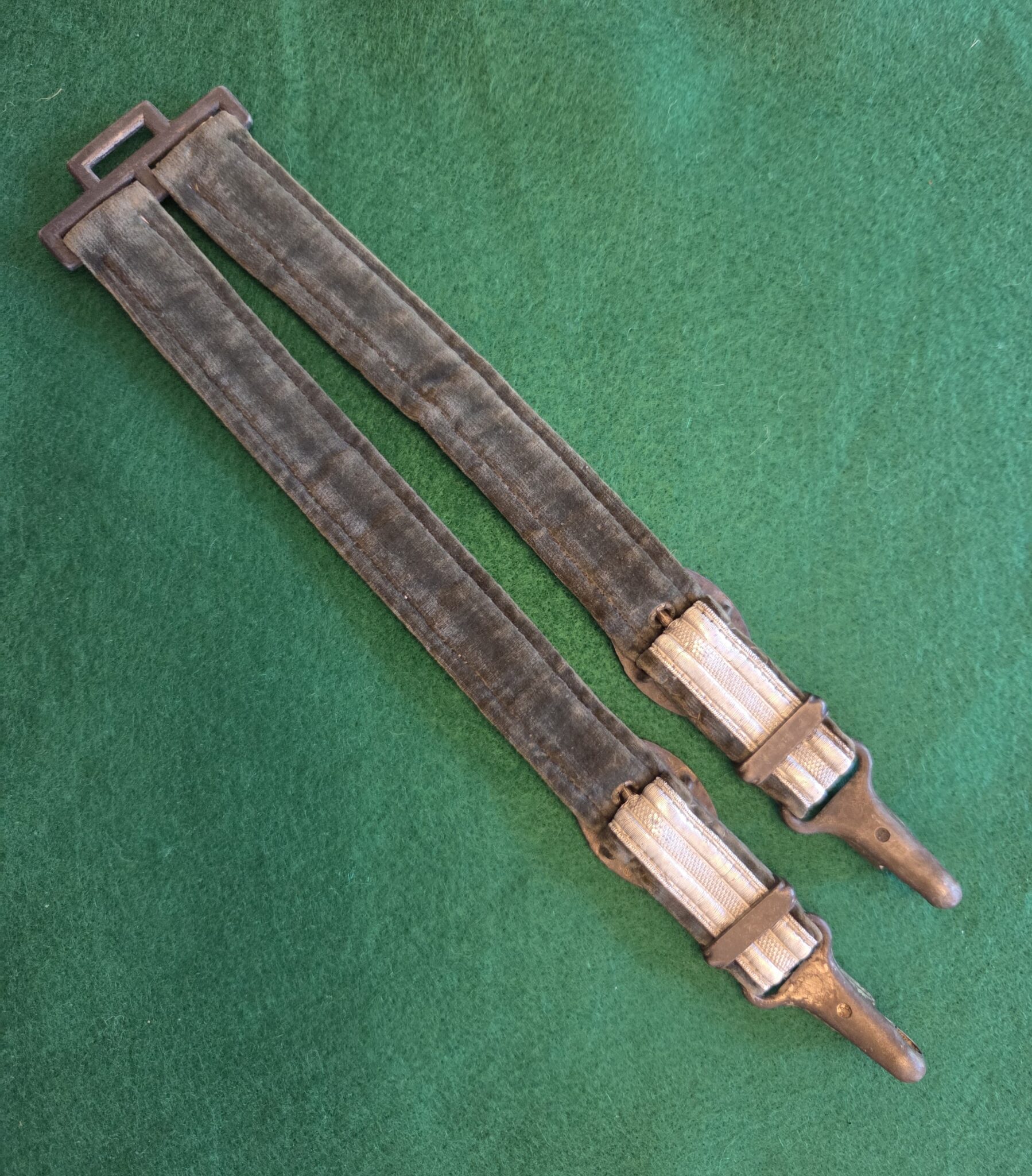 Deluxe Army Dagger Hangers (31850) - Image 3