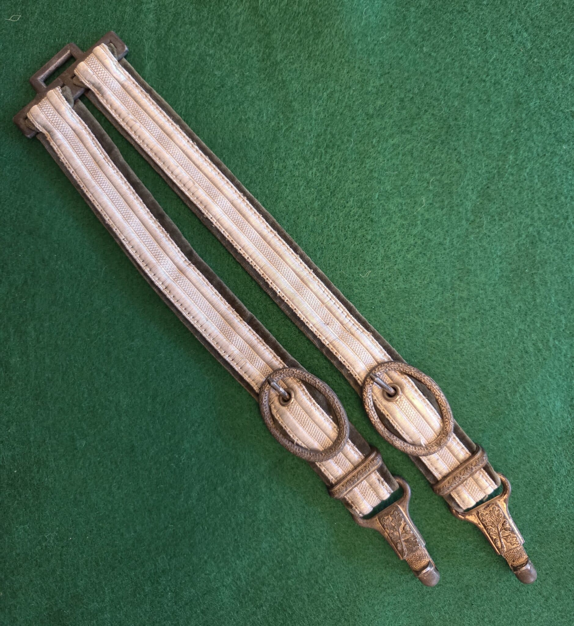 Deluxe Army Dagger Hangers (31850)