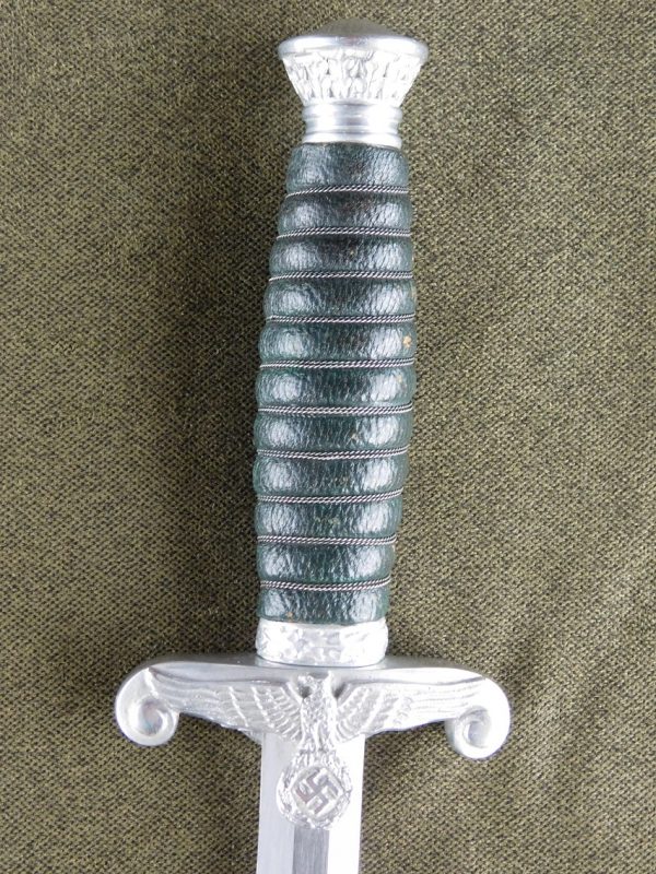 Land Customs Dagger (#29549)
