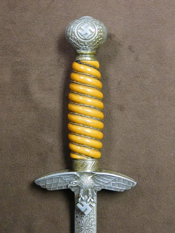 2nd Model Luftwaffe Dagger w/”Voos” Pattern Double-Etched Blade (#29657)