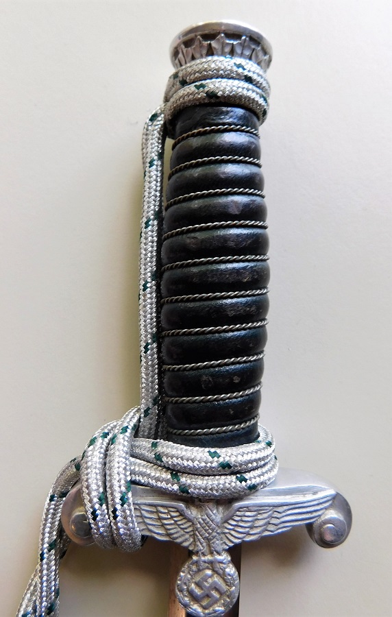Land Customs Dagger with Knot (#30671)