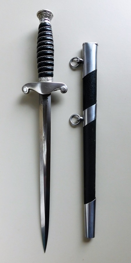 Land Customs Dagger (#30705)