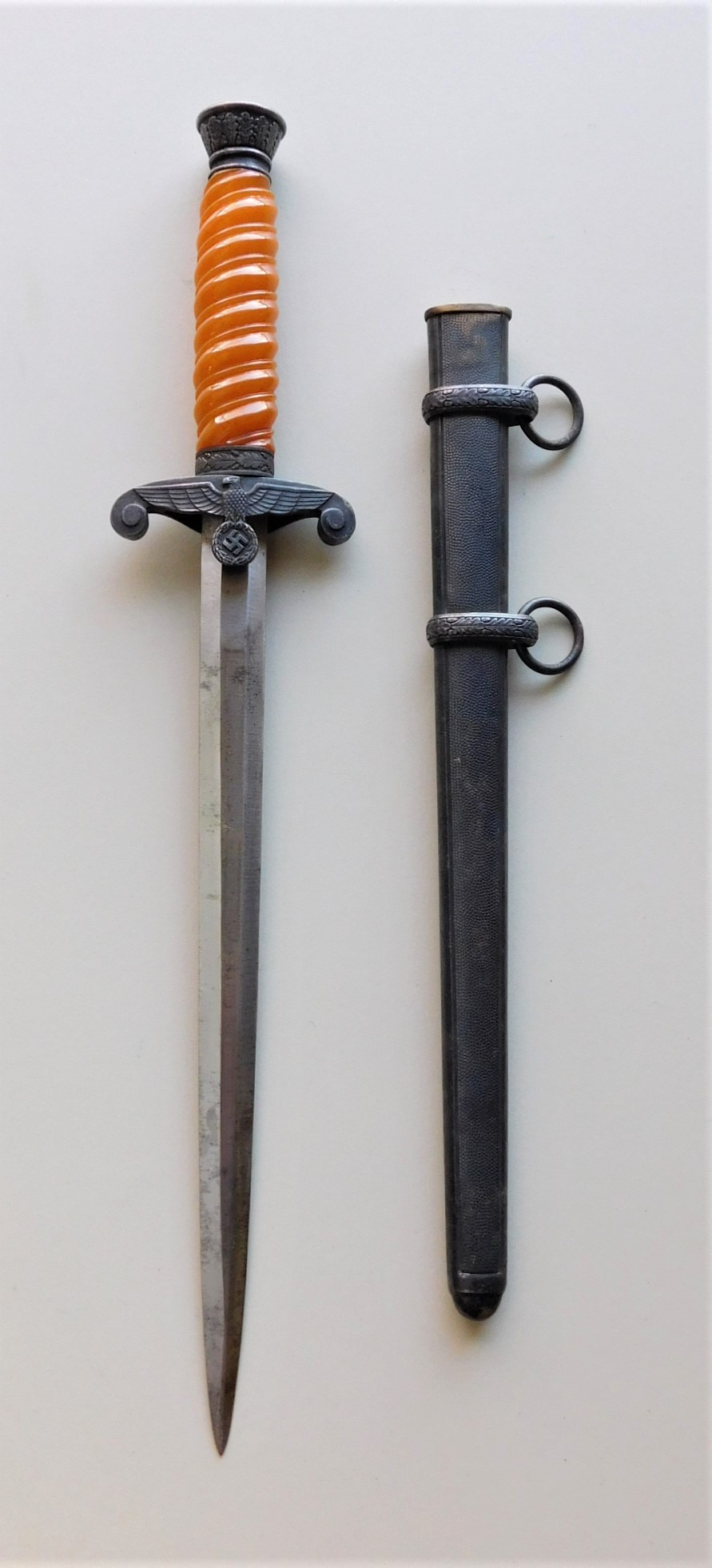 Rare Maker Army Officer Dagger w/Amber Type Grip (#30839)