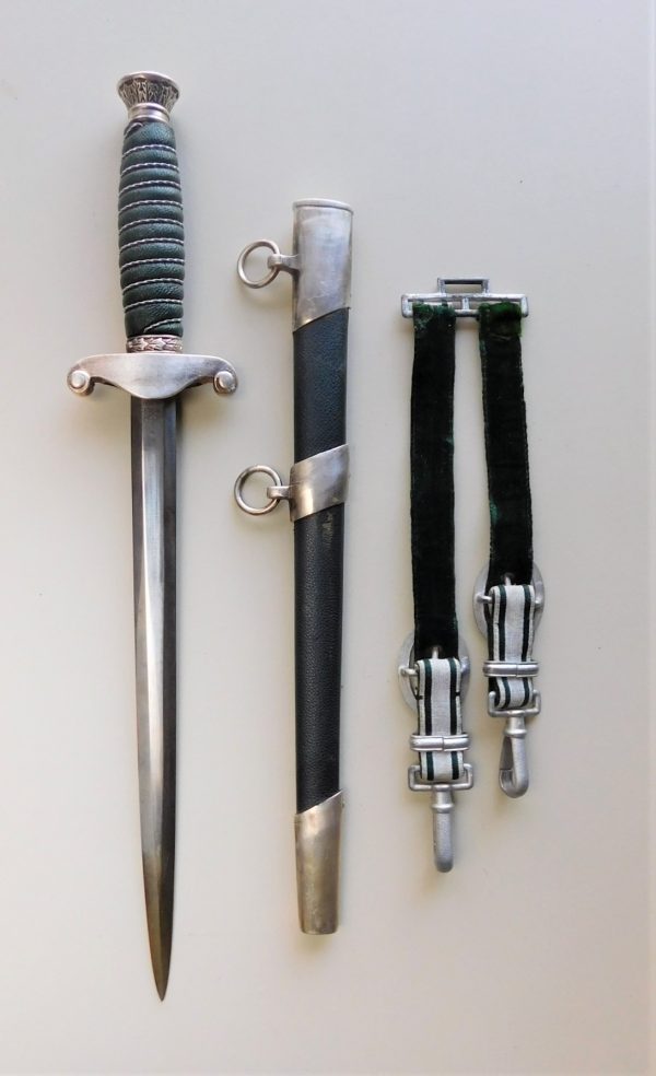 Land Customs Dagger with Hangers (#30851)