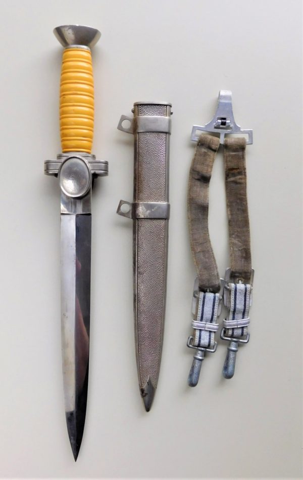 Social Welfare Dagger with Hangers (#30917)