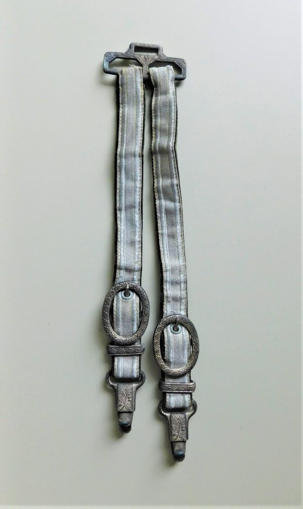 Deluxe Army Dagger Hangers (#30968)