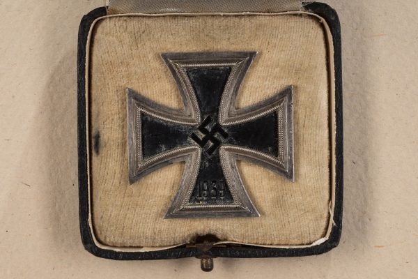 Third Reich Iron Cross First Class w/Case (#50008)