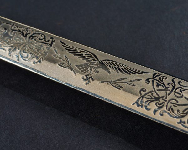 2nd Model Luftwaffe Dagger w/”Voos” Pattern Double-Etched Blade (#50080)