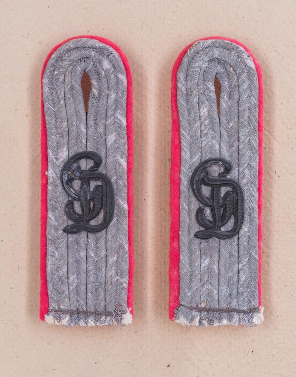 Pair of “GD” Panzer Shoulder Boards (#50141)