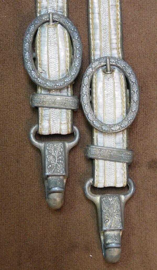 Deluxe Army Dagger Hangers (#30035)